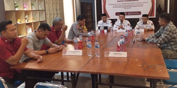 Rapat koordinasi persiapan penyusunan Daftar Pemilih Sementara Hasil Perbaikan (DPSHP) Pilkada serentak 2024 oleh KPU Pohuwato berlangsung di RM Mawar Sharon Marisa, Senin (2/9/2024) malam.(Foto Yusuf gopos)