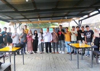 Sesi foto bersama Dinas Perindagkop Pohuwato, bersama pengurus koperasi  Nevi Panua Nusantara, berlangsung di Marisa, Rabu (25/09/2024) (Yusuf/Gopos)