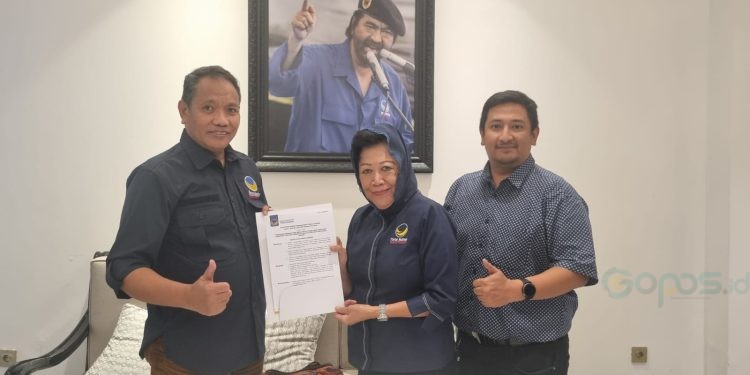 B1 KWK diserahkan oleh Wak-SekJen DPP BAPPILU Partai NasDem dan diterima oleh Sekertaris DPW NasDem Provinsi Gorontalo, Ridwan Monoarfa.