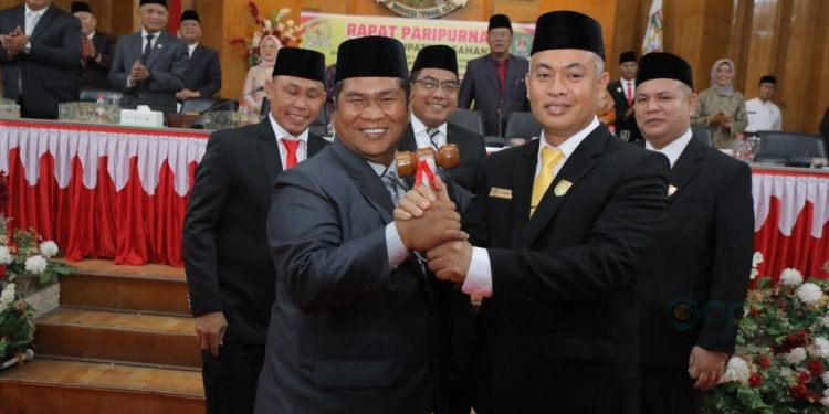 45 anggota DPRD Kabupaten Asahan periode 2024 - 2029 dilantik di aula rambate rata raya, kantor DPRD Kabupaten Asahan, Senin (9/9/2024).