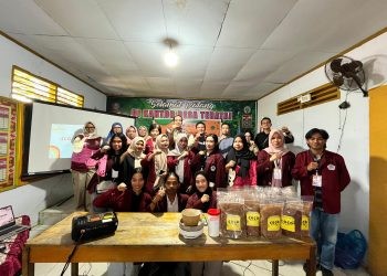 Mahasiswa Kuliah Kerja Nyata (KKN) Universitas Negeri Gorontalo (UNG) di Desat Teratai Kecamatan Marisa Kabuoaten Pohuwato berhasil mengubah limbah sabut kelapa menjadi Cocofiber dan Cocopeat yang memiliki nilai jual. 