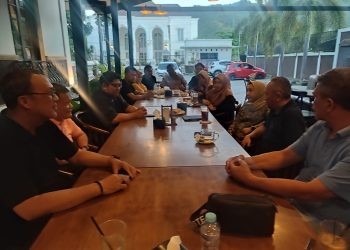 Kepala Dinas Pendidikan dan Kebudayaan (Kadis Dikbud) Rusli Nusi saat memanggil Kepala Sekolah dan guru SMKN 1 Kota Gorontalo, Senin (16/9/2024).