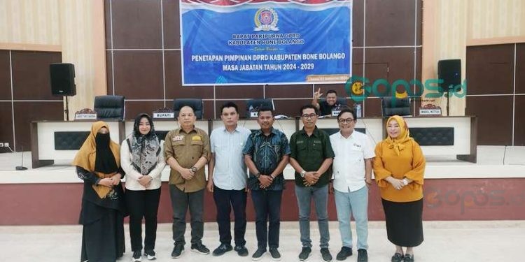 DPRD Bone Bolango resmi menetapkan pimpinan DPRD masa jabatan 2024-2029. Hal ini terungkap saat paripurna Masa Jabatan Tahun 2024-2029 di Ruang Sidang DPRD Bone Bolango, Selasa (3-9-2024).