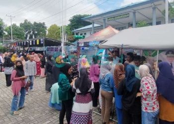 Pelaksanaan pasar murah hingga pemberian pengobatan gratis kepada masyarakat memeriahkan rangkaian Hari Ulang Tahun (HUT) TNI Angkatan Laut (AL) ke-79 dengan tema "Aku Cinta Laut".