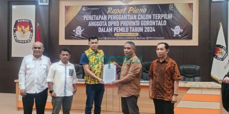 KPU Provinsi Gorontalo menetapkan Sun Biki menggantikan Wasito Sumawiyono sebagai PAW Anggota DPRD Provinsi Gorontalo, Rabu (11-9-2024).