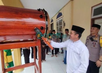 Masjid Hidayatullah, Desa Bongoime, Kecamatan Tilongkabila mendapatkan bantuan beduk dari Polres Bone Bolango, Jumat 20-9-2024