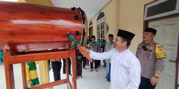 Masjid Hidayatullah, Desa Bongoime, Kecamatan Tilongkabila mendapatkan bantuan beduk dari Polres Bone Bolango, Jumat 20-9-2024