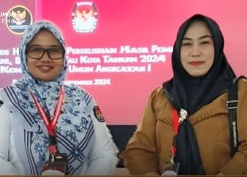 Anggota KPU Boalemo Febriyani Selvia Biya bersama Kasubbag Tekhnis KPU Boalemo Tutirosmidawatie Goi saat menghadiri Bimtek perselisihan hasil Pilkada Serentak yang digelar oleh Mahkamah Konstitusi, Selasa (10/9/2024). (Foto KPU)