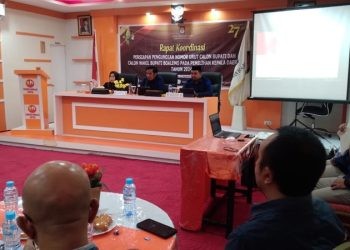 Rapat KPU Boalemo dengan LO bapaslon jelang pengundian nomor urut digelar di Hotel Grand Amalia, Selasa (17/9/2024).(Foto KPU)