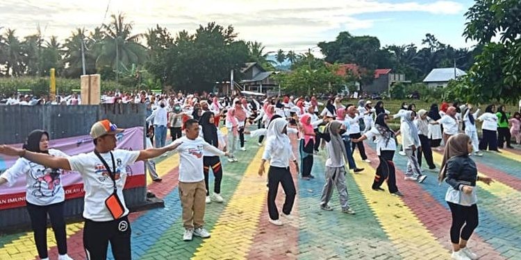 Kegiatan senam kebugaran dan pemeriksaan kesehatan bersama penyelenggara Pemilu PPK, PPS dan KPPS di Gorontalo Utara, Februari 2024 lalu (dok KPU)