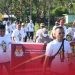 Jalan sehat dalam rangkaian kegiatan Pentas Demokrasi yang diselenggarakan KPU Gorontalo Utara sebagai bentuk upaya meningkatkan partisipasi pemilih menuju Pilkada Serentak 2024, Selasa (10/9/2024).(Foto KPU)