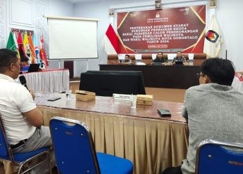 Penyerahan dokumen syarat dukungan perbaikan kedua Bapaslon Walikota dan Wakil Walikota Gorontalo di KPU Kota Gorontalo, Kamis (5/9/2024). (Foto Rama/Gopos)