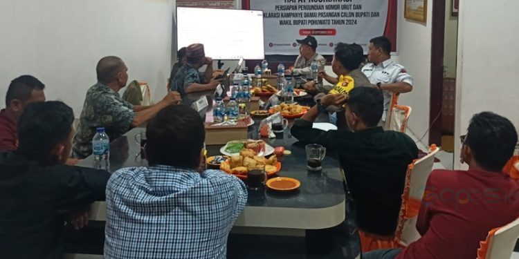 KPU Pohuwato melaksanakan rapat koordinasi pengundian nomor urut dan deklarasi kampanye damai pasangan calon Bupati dan wakil Bupati Tahun 2024, Kamis (19/09/2024) (Foto KPU)