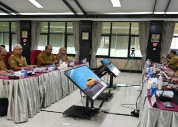 Suasana rapat evaluasi Penjabat Gubernur Gorontalo yang dilakukan Kementerian Dalam Negeri diwakili Kepala Badan Strategi Kebijakan Dalam Negeri Yusharto Huntoyungo di Jakarta. (ANTARA/HO-Diskominfotik Provinsi Gorontalo)