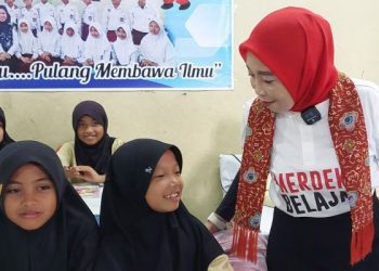 Direktur Jenderal Guru dan Tenaga Kependidikan Kementerian Pendidikan, Kebudayaan, Riset dan Teknologi RI Nunuk Suryani memantau implementasi kebijakan Merdeka Belajar di SDN 03 Kota Bengkulu, di Bengkulu, Jumat. (16/8/2024) (ANTARA/Boyke Ledy Watra)