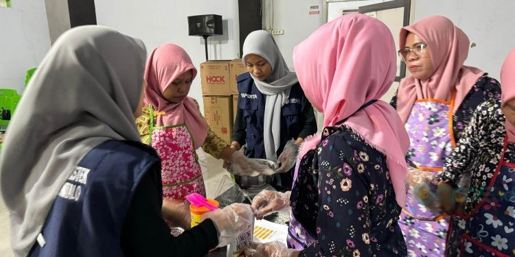Penurunan angka stunting melalui pelatihan pembuatan sorgum cookies di Desa Tinelo, Kecamatan Tilango, Kabupaten Gorontalo