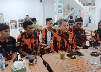 Sekretaris MPW Pemuda Pancasila Gorontalo Rachmat Muhammad mendesak kepolisian segera menindak tegas pelaku penganiayaan terhadap Sekjen MPN Pemuda Pancasila Arif Rahman, Kamis (19/9/2024).(Foto Sari Gopos)