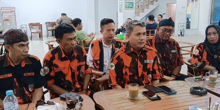 Sekretaris MPW Pemuda Pancasila Gorontalo Rachmat Muhammad mendesak kepolisian segera menindak tegas pelaku penganiayaan terhadap Sekjen MPN Pemuda Pancasila Arif Rahman, Kamis (19/9/2024).(Foto Sari Gopos)