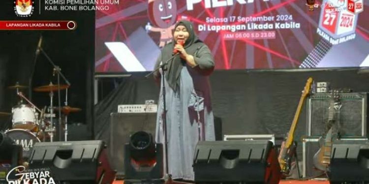 Komisi Pemilihan Umum (KPU) melaksanakan Kick Off Sosialisasi Gebyar Pilkada Pemilihan Gubernur dan Wakil Gubernur, Bupati dan Wakil Bupati Kabupaten Bone Bolango Tahun 2024 di lapangan Likada Kabupaten Bone Bolango, Selasa 17-9-2024.
