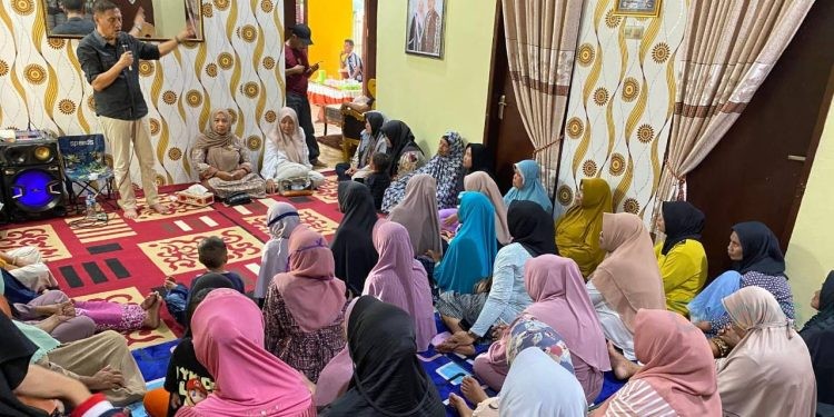 Program "Rumah Perempuan" dirancang untuk menjawab ketidakadilan ini dengan menyediakan pelatihan keterampilan, pendampingan usaha, dan akses kepada pinjaman modal berbunga rendah dengan persyaratan yang mudah.