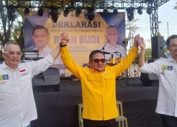 Deklarasi pasangan Ryan-Budi bersama-sama seluruh kader dan Ketua DPD II Partai Golkar Kota Gorontalo Marten Taha, Jumat (6/9/2024)
