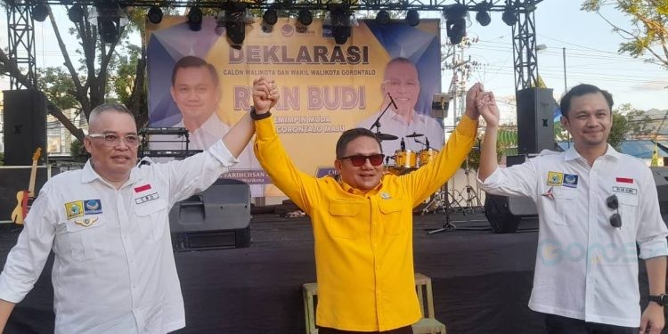Deklarasi pasangan Ryan-Budi bersama-sama seluruh kader dan Ketua DPD II Partai Golkar Kota Gorontalo Marten Taha, Jumat (6/9/2024)