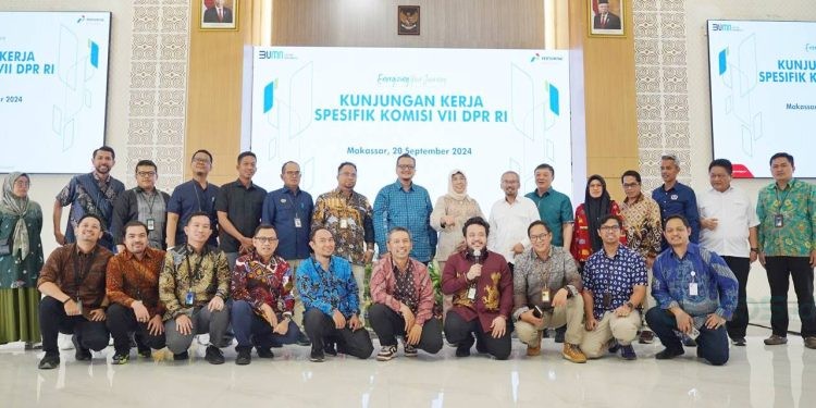 Kunjungan Kerja Spesifik Komisi VII DPR RI yang diketuai oleh Dr. Ir. Hj. Andi Yuliani Paris, M.Sc beserta anggota. Pada kunjungan tersebut dari Pertamina diterima langsung oleh Direktur Manajemen Risiko PT Pertamina Patra Niaga beserta Executive General Manager PT Pertamina Patra Niaga Regional Sulawesi beserta Tim Manajemen di kantor Pertamina Jl.Garuda No.1 Makassar pada Jumat (20/9).
