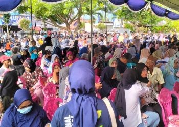Kampanye dialogis perdana pasangan calon Gubernur Tonny Uloli dan calon Wakil Gubernur Marten Taha, Senin (30/09/2024) di lapangan komando Kecamatan Kabila Kabupaten Bone Bolango dihadiri sebanyak 2000 masyarakat.