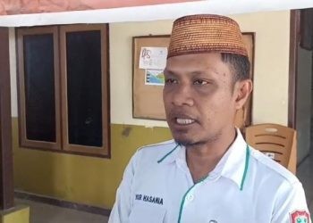 Kepala Desa Mongolato, Yasir Hasania. (Foto Andol Gopos)