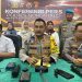 Konferensi pers kasus video syur yang melibatkan oknum guru dan siswi oleh Kabid Humas Polda Gorontalo Kombes Pol Desmont Harjendro AP didampingi Kapolres Gorontalo AKBP Deddy Herman, Rabu (25/9/2024).(Foto Abin Gopos)