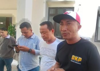 Anggota Asosiasi Nelayan dan Pedagang Ikan Provinsi Gorontalo Zulkarnain Sahi dikonfirmasi gopos.id, Rabu (18/9/2024). (Foto Putra/Gopos)