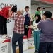 Pj Gubernur Gorontalo Rudy Salahuddin mengalungkan medali emas kepada atlet taekwondo Silvana Lamanda di GOR Martial Arts Arena, Medan, Kamis (12/9/2024).