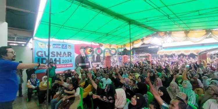 Erwin Ismail Ajak Ratusan Masyarakat di Pulubala Menangkan Gusnar - Idah