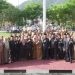 Pj Gubernur Gorontalo Rudy Salahuddin bersama pimpinan OPD dan ASN lingkup Pemprov Gorontalo usai upacara Peringatan Hari Kesaktian Pancasila yang dirangkaikan dengan Deklarasi Netralitas ASN dalam Pelaksanaan Pilkada serentak 2024, Selasa (1/10/2024).(Foto Valen)