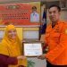 Penyerahan penghargaan oleh Basarnas RI kepada Fakultas Kedokteran UNG. (Foto: UNG)