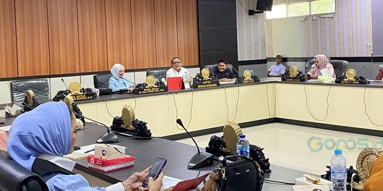Ketua DPRD Kota Gorontalo, Irwan Hunawa, saat memimpin rapat Badan Musyawarah (Banmus) DPRD Kota Gorontalo