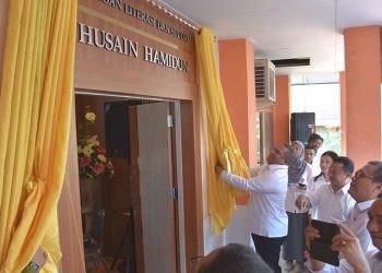 Rektor UNG Eduart Wolok saat peresmian gedung Husain Hamidun Fakultas Ekonomi dan Bisnis UNG, Rabu (23/10/2024).(Foto UNG)