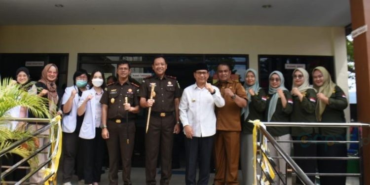 Pj Bupati Gorontalo, Syukri Botutihe bersama Kepala Kejaksaan Tinggi Gorontalo, I Dewa Gede wirajana, Kepala Kejaksaan Negeri Kabupaten Gorontalo, Abvianto Syaifulloh dan jajaran insan adhyaksa.