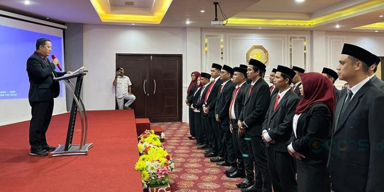Pelantikan oleh Dr. Duke Arie Widagdo yang merupakan utusan Pengurus Pusat DPP IKADIN terhadap 22 calon advokat IKADIN Gorontalo di Eljie Hotel Kota Gorontalo, Kamis (3/10/2024)