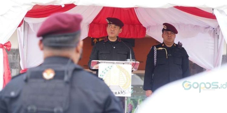 Direktur Jenderal Imigrasi membuka rangkaian operasi Pengawasan Keimigrasian “Jagratara” dengan apel pasukan di Pelabuhan Benoa, Denpasar, Bali pada Rabu (02/10/2024).