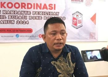 Foto Anggota KPU Bonbol, Idris Djou saat diwawancarai di Hotel Fox (Kamis/10/10/2024) Rama/Gopos