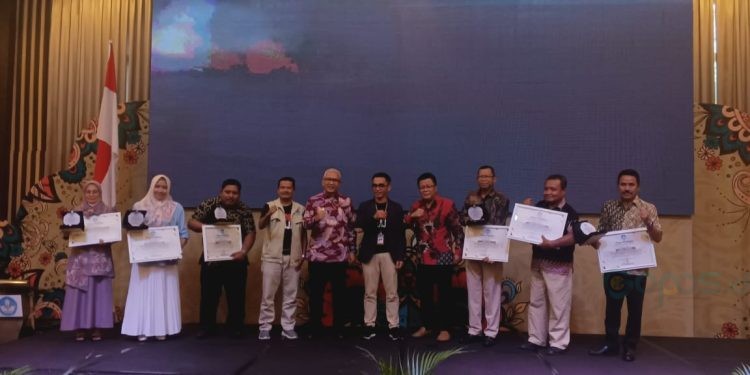 Balai Penjaminan Mutu Pendidikan (BPMP) Provinsi Gorontalo, sukses menggadakan acara penyerahan apresiasi dan refleksi terhadap implementasi program merdeka belajar, kegiatan tersebut dilangsungkan di hotel Aston Kota Gorontalo, Minggu (20/10/2024).