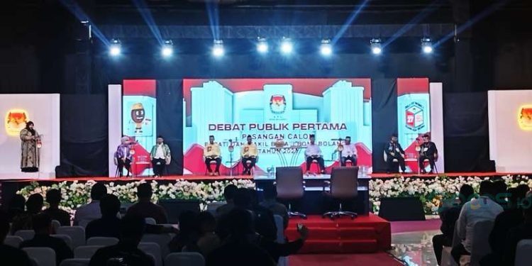 Debat Publik Pertama Pilkada Kabupaten Bone Bolango, KPU Bone Bolango menjamin Integritas dan profesionalitas penyelenggara.