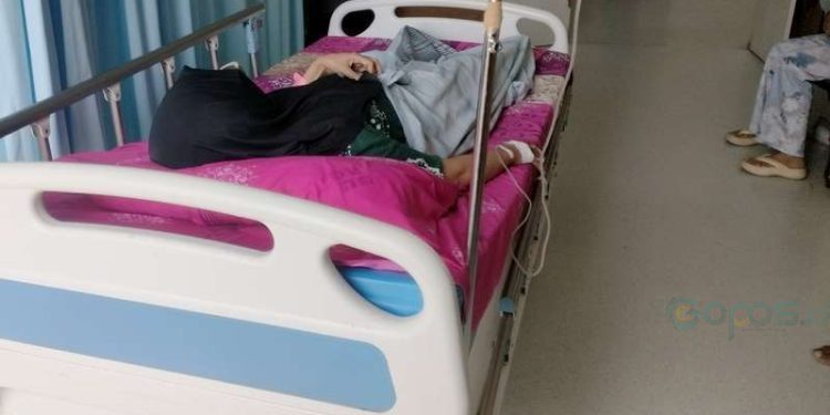 Nurlaela Maksud sementara dirawat di Rumah Sakit Umum Daerah (RSUD) Aloei Saboe, Senin (28-10-2024).