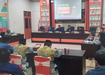 Technical meeting antara KPU Boalemo bersama Bawaslu, kepolisian, tim perumus dan para paslon terkait tata tertib jelang debat perdana.(Foto KPU)