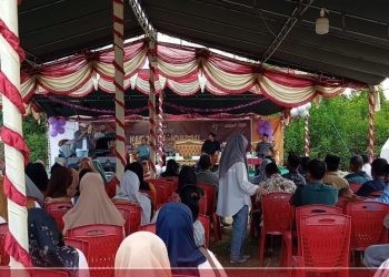 KPU Boalemo saat menggelar sosialisasi tahapan Pilkada kepada warga Desa Tenilo, Kecamatan Tilamuta, Boalemo, Gorontalo, Selasa (15/10/2024).(Foto KPU)