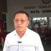 Komisioner KPU Kota Gorontalo Junaidi Yusrin saat memberikan klarifikasi kepada sejumlah wartawan, Senin (7/10/2024).