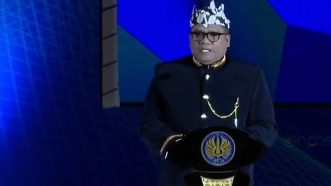 Rektor UNG Eduart Wolok memberikan sambutan dalam kegiatan KONASPI XI di UNESA, Rabu (9/10/2024) (Foto: UNG)