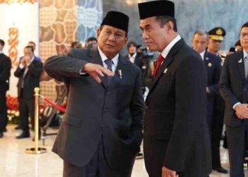Presiden Republik Indonesia Prabowo Subianto (kiri), Menteri Pertanian Andi Amran Sulaiman (kanan) di Pelantikan DPR RI di Jakarta, Selasa (1/10/2024). ANTARA/HO-Humas Kementan