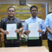 Direktur RSUD MM Dunda Limboto, Alaludin Lapananda dan Kepala Kejaksaan Negeri Kabuapaten Gorontalo, Abivianto Syaifulloh bersama Sekretaris Daerah Kabupaten Gorontalo, Haris Tome saat penandatanganan MoU.